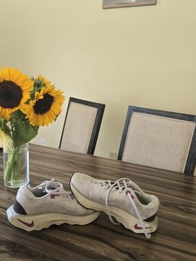 Nike Motiva Walking Sneakers